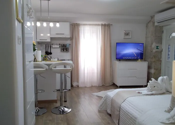 Private Apartments In Diocletians Palace