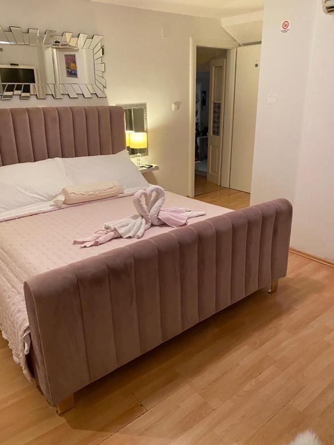 Private In Diocletians Palace Apartment Split
