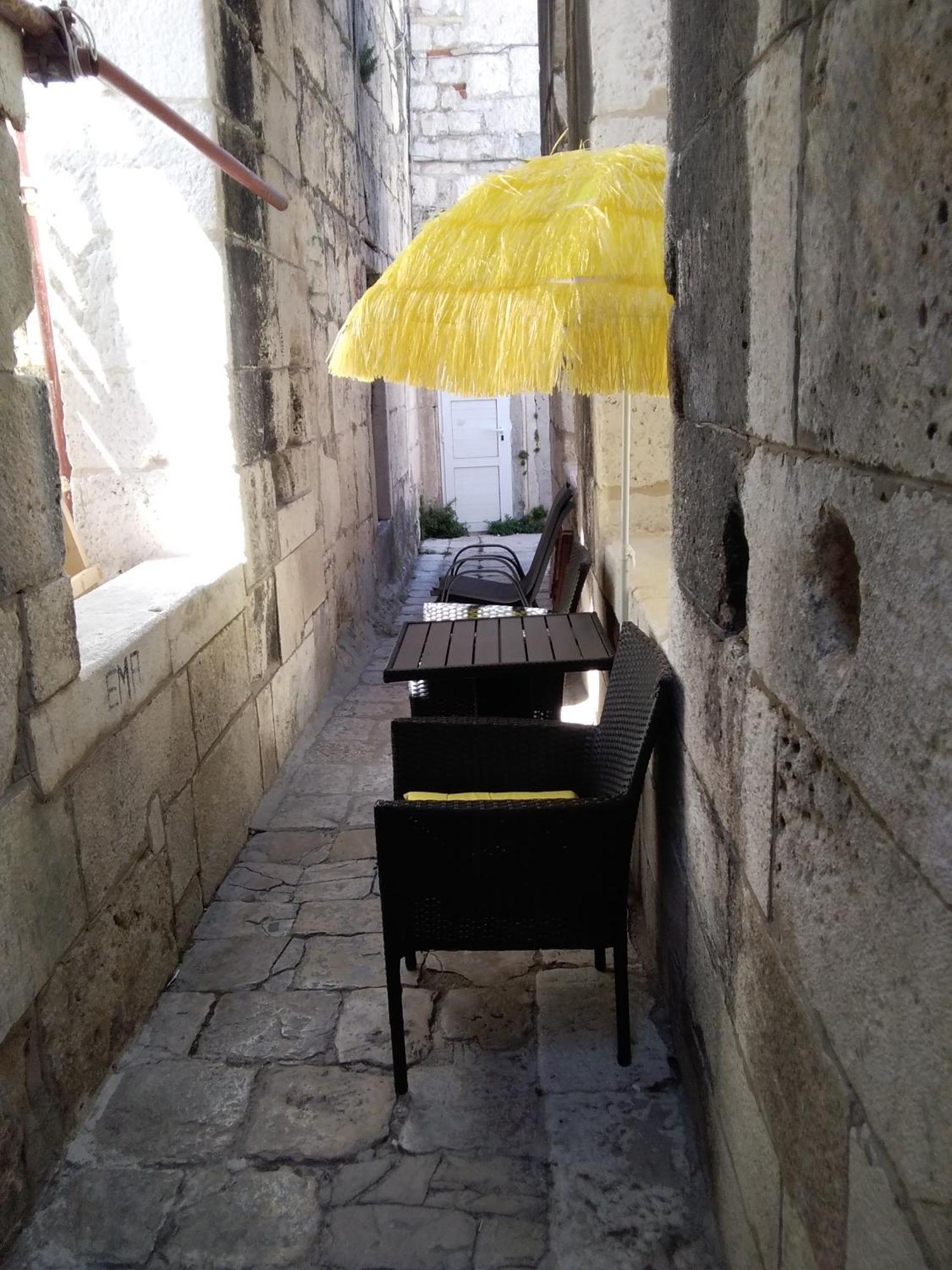 Private In Diocletians Palace Apartament