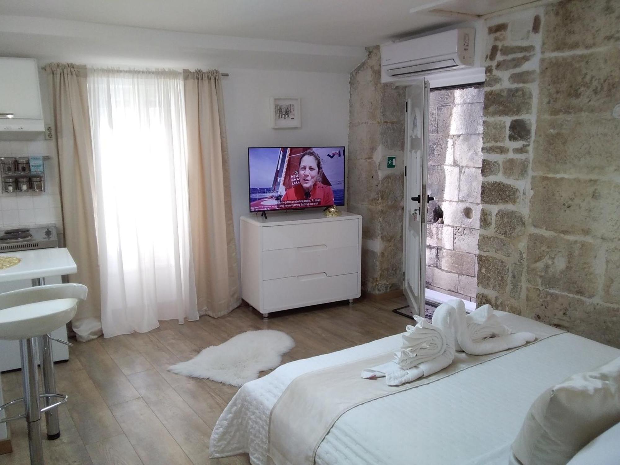 Private In Diocletians Palace Apartament Split