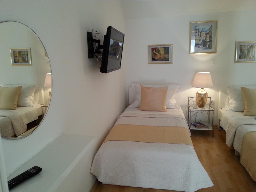 Private In Diocletians Palace Apartment Split