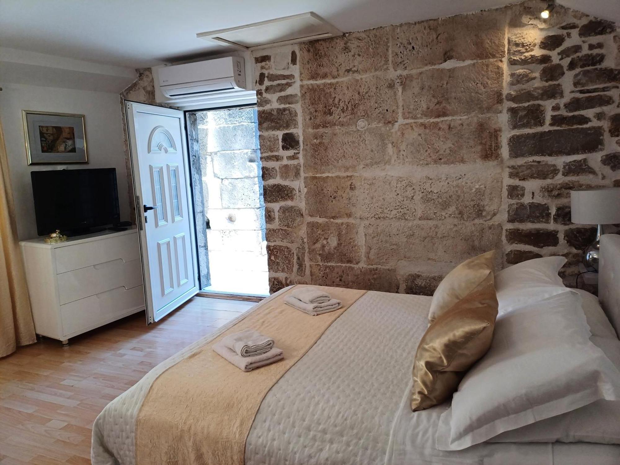 Private In Diocletians Palace Apartment *