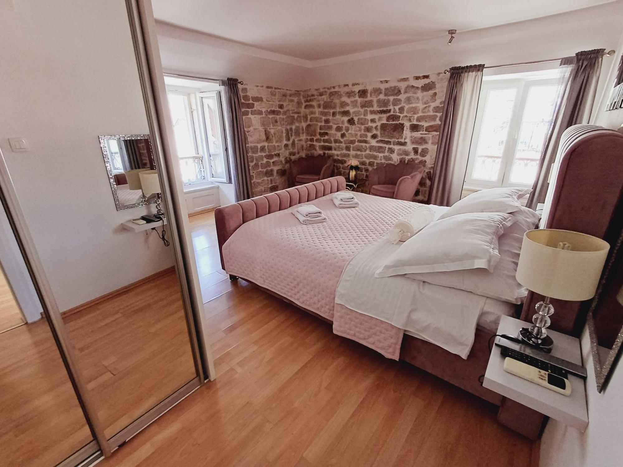 Private In Diocletians Palace Apartment *